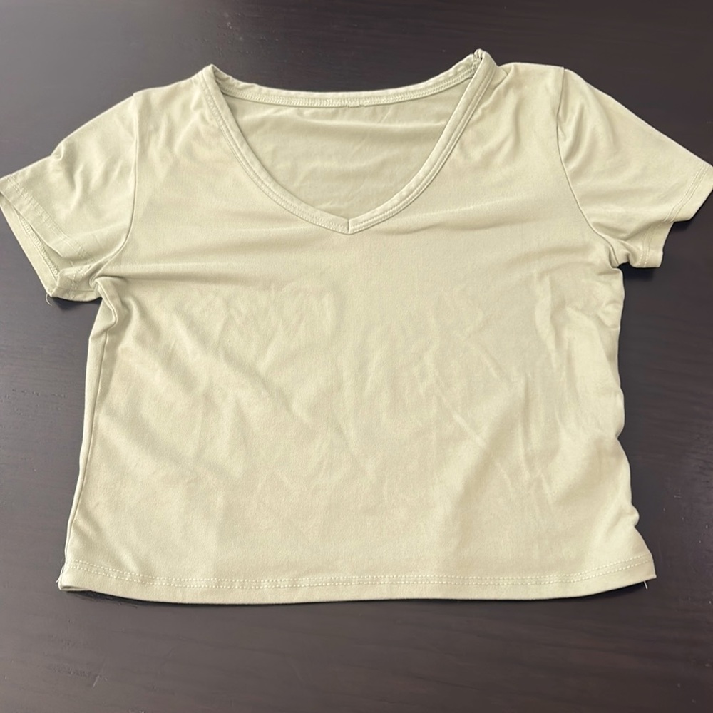 very cute shirt that can basically be worn everywhere!!size m, soft but stylish